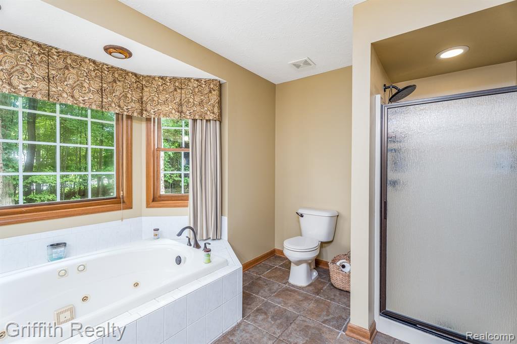 8123 Baypointe Drive, Brighton, MI 48114 — Photo 25