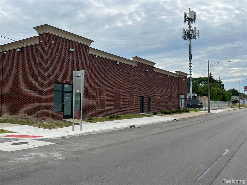 5540 E 8 MILE Road E - Photo 2