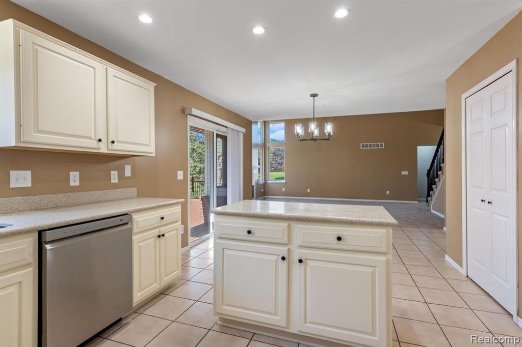 221 Maplewood Drive, 28, Clarkston, MI 48348 — Photo 20