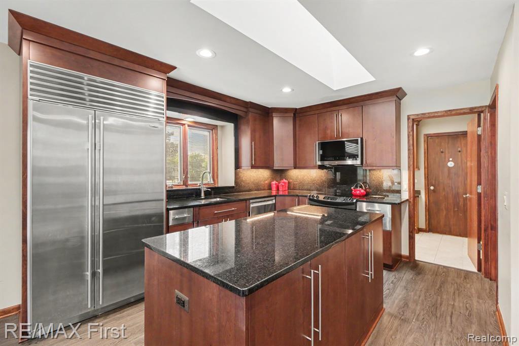601 Brookwood Lane E, Rochester Hills, MI 48309 — Photo 16