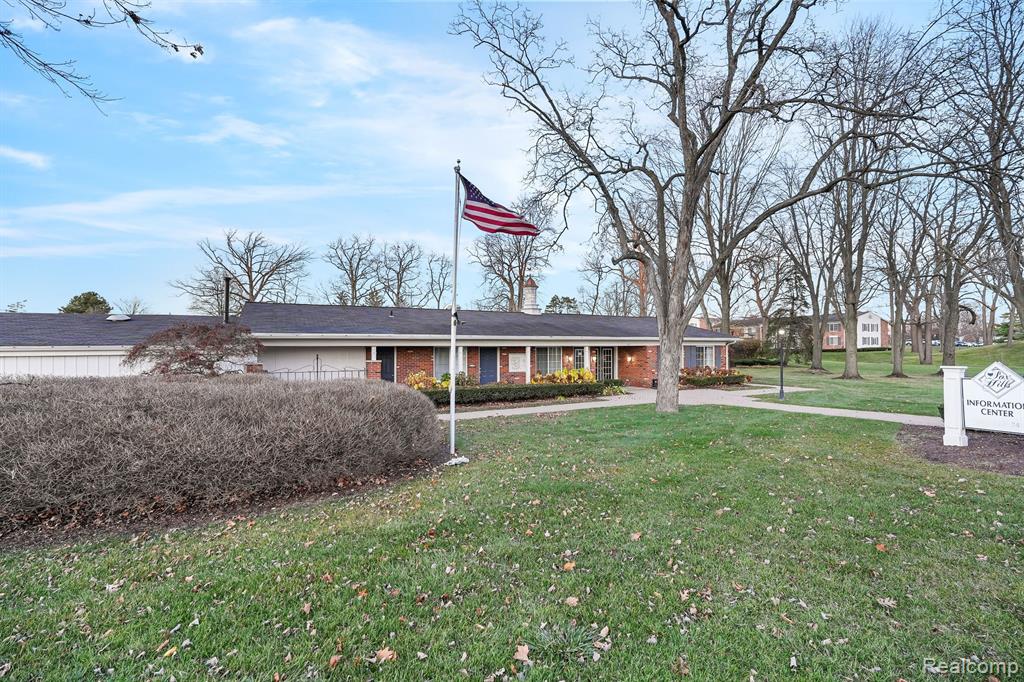 475 FOX HILLS Drive N, Bloomfield Hills, MI 48304 — Photo 21
