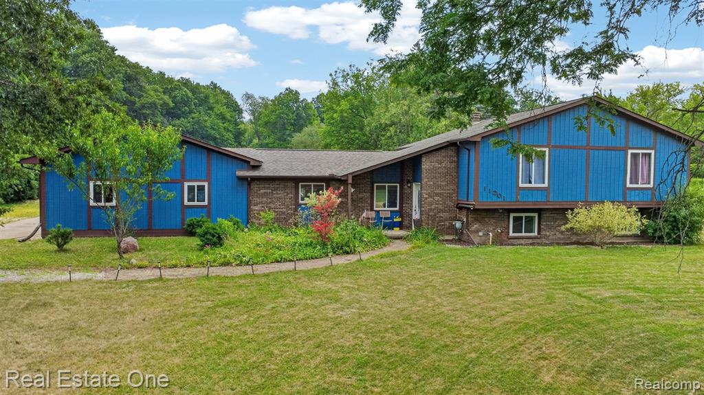 11201 Horton Road, Holly, MI 48442