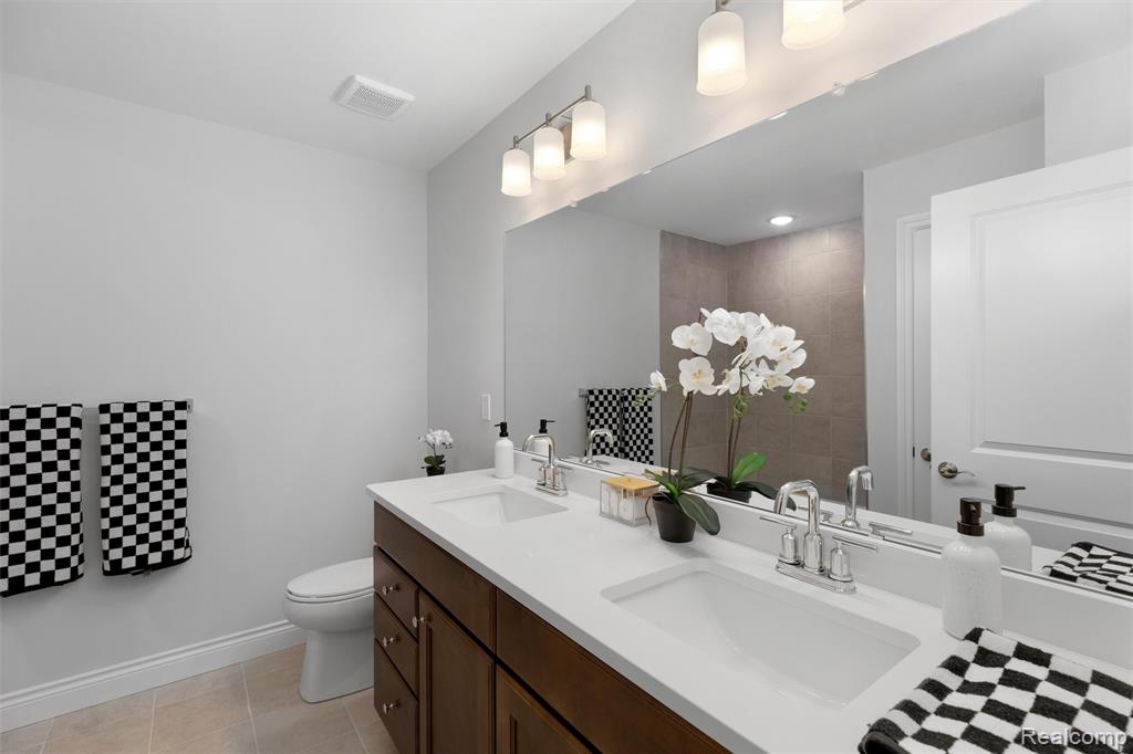 803 Balmoral Ln, Troy, MI 48085 — Photo 16