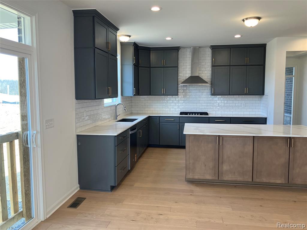 61627 Empire Road, South Lyon, MI, 48178