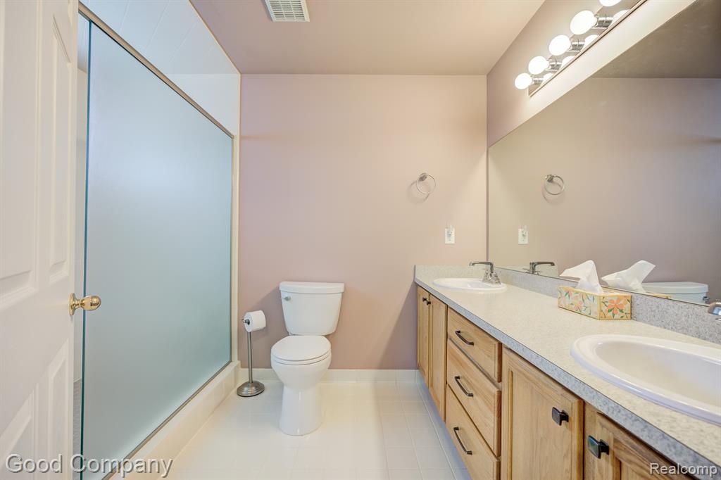 423 CEDAR Street, Wyandotte, MI 48192 — Photo 32