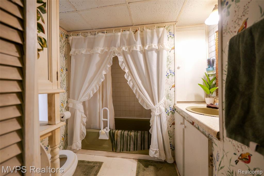 1721 Moffat Road, Leonard, MI 48367 — Photo 7