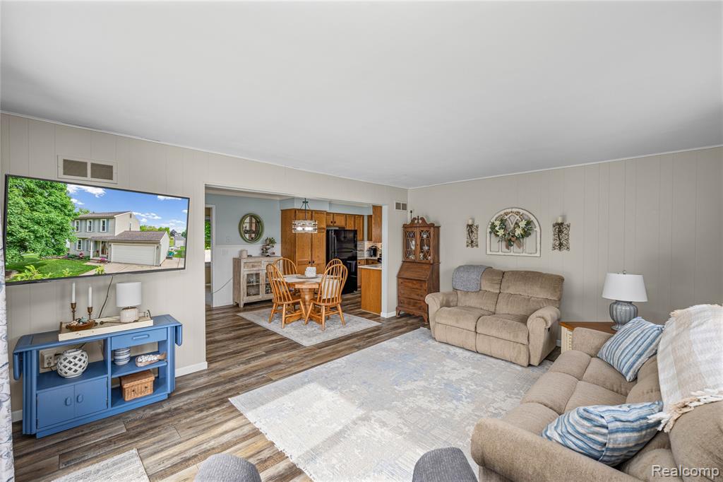 3553 Loon Lake Road, Wixom, MI 48393 — Photo 8