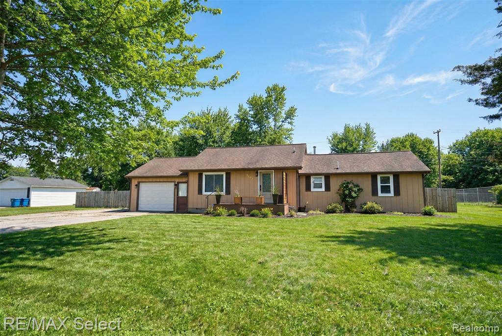 3101 W Maple Avenue, Flint, MI 48507 — Photo 2