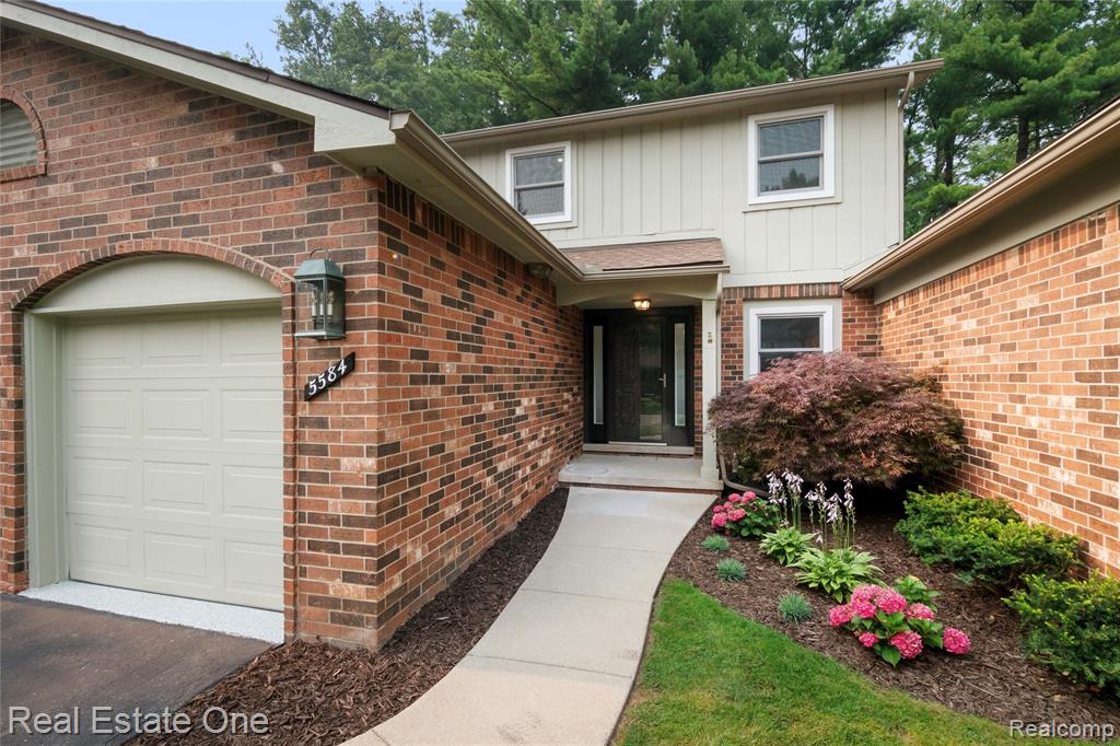 5584 N Adams Way, Bloomfield Hills, MI 48302 — Photo 2