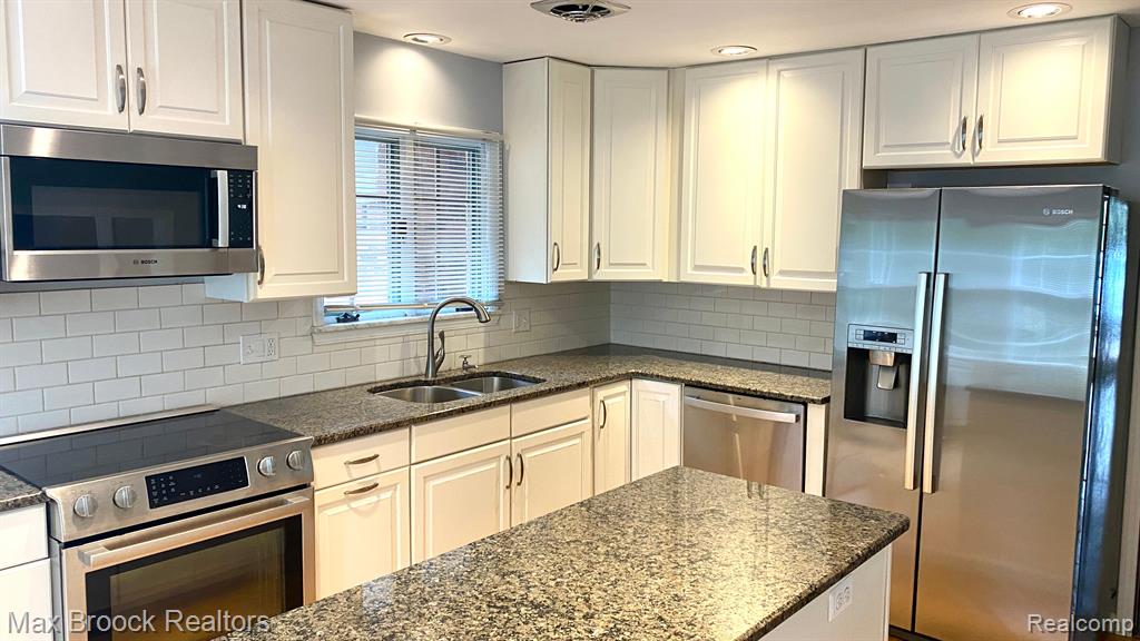 5291 DEEP WOOD Road, Bloomfield Hills, MI 48302 — Photo 8