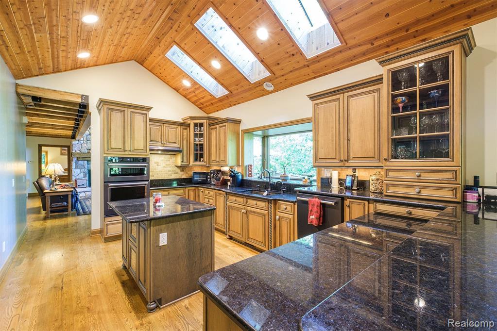 4693 Hegel Road, Goodrich Vlg, MI — Photo 7