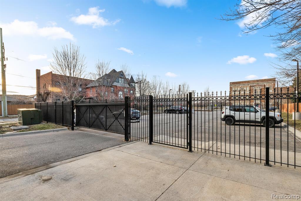 609 E Kirby Street, Detroit, MI 48202 — Photo 17