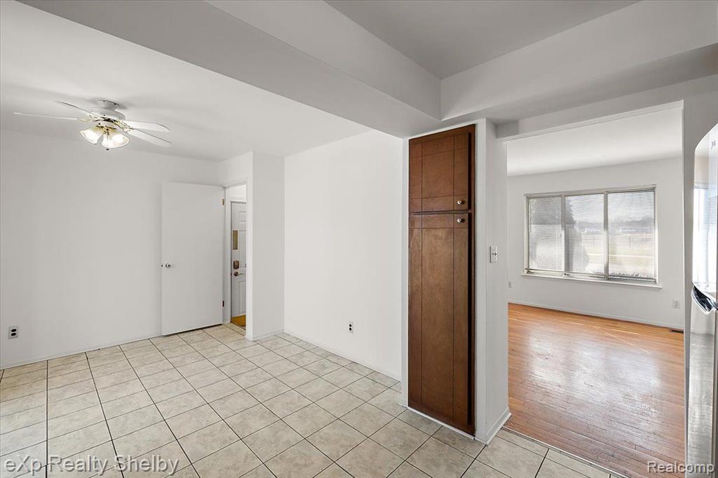 39622 UNIVERSITY Drive, Sterling Heights, MI 48310 — Photo 18