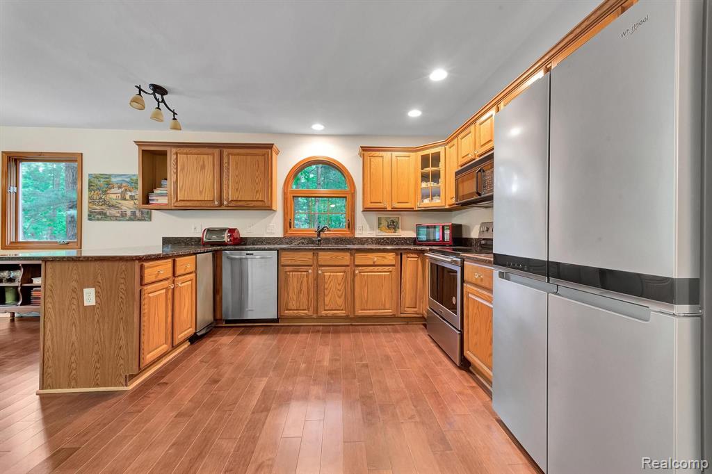 573 NAKOMIS Trail, Lake Orion, MI 48362 — Photo 21