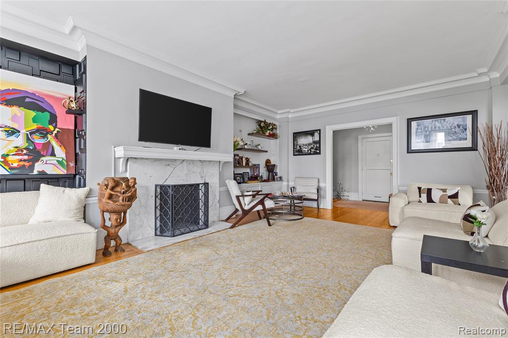 8120 E Jefferson Avenue - Photo 5