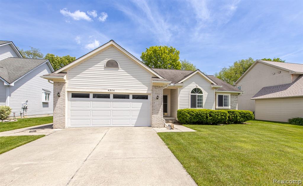 4304 W Pointe Drive, Waterford, MI 48329 — Photo 2
