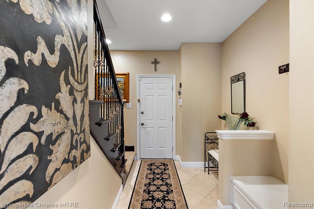 7220 Essex Drive, West Bloomfield, MI — Photo 39