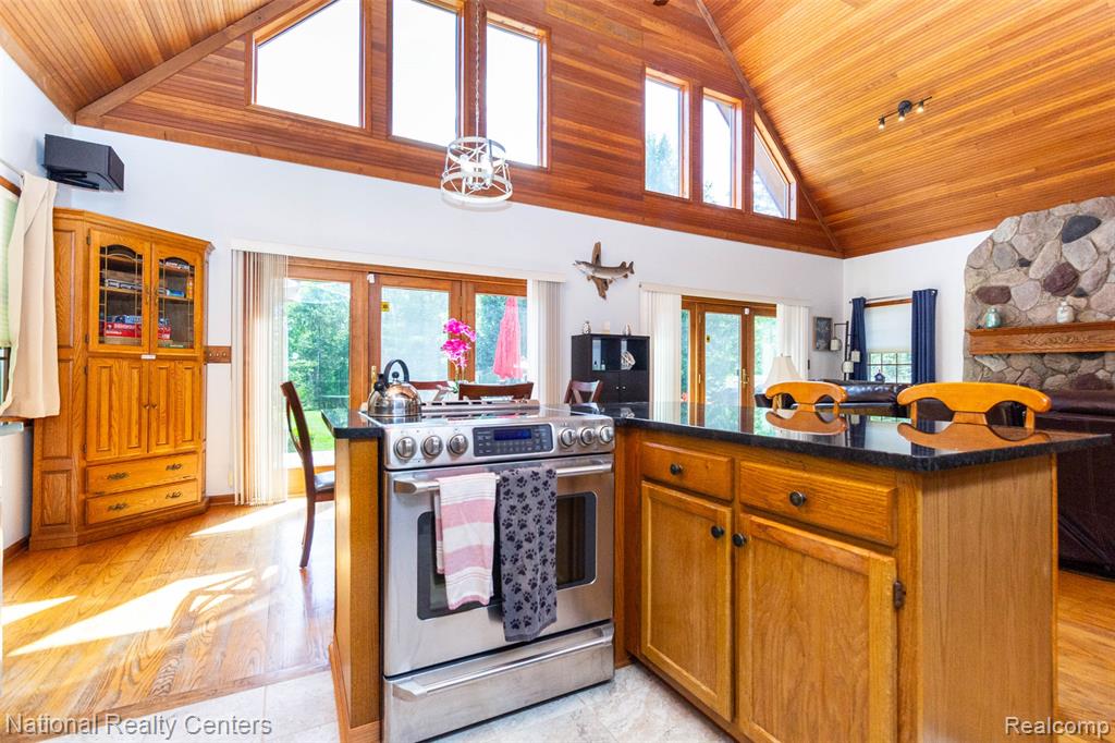 8706 Buckland Drive, South Lyon, MI 48178 — Photo 18