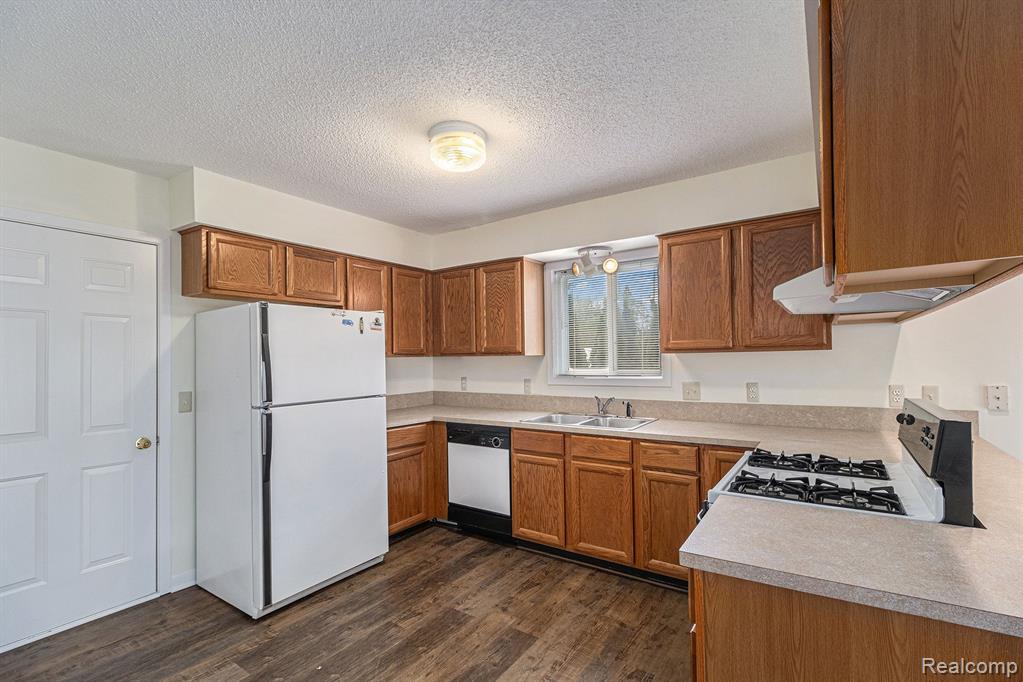 45 N HOSPITAL Road, Waterford, MI 48327 — Photo 13