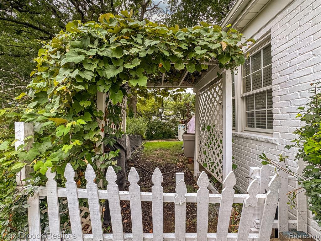 611 N Melborn Street, Dearborn, MI 48128 — Photo 38