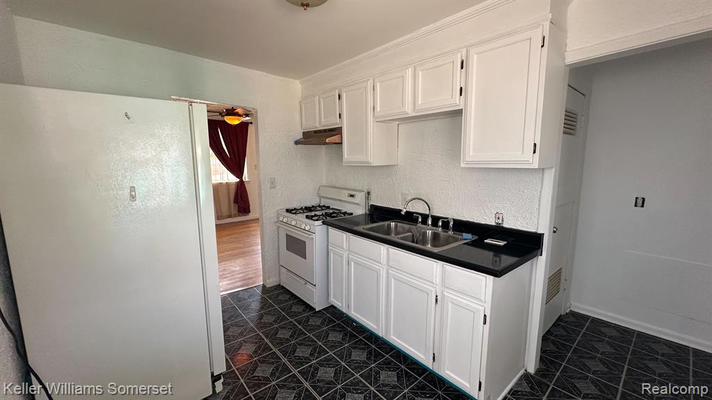 7551 STUDEBAKER Avenue, Warren, MI 48091 — Photo 14