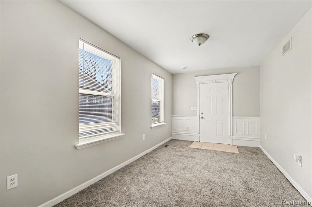 40 W Strathmore Avenue, Pontiac, MI 48340 — Photo 11
