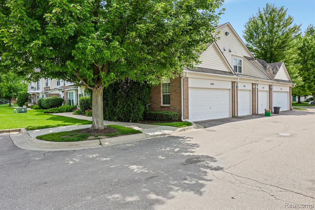 5203 WIDGEON Lane, Walled Lake, MI 48390 — Photo 28