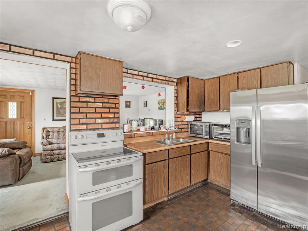 45175 Willis Road, Belleville, MI 48111 — Photo 4