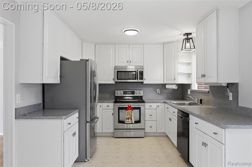 33226 Vista Way, Fraser, MI 48026 — Photo 8