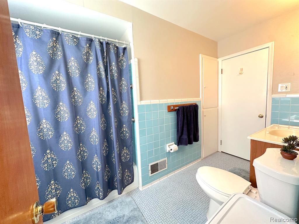 4992 MCKINLEY Street, Dearborn Heights, MI 48125 — Photo 24