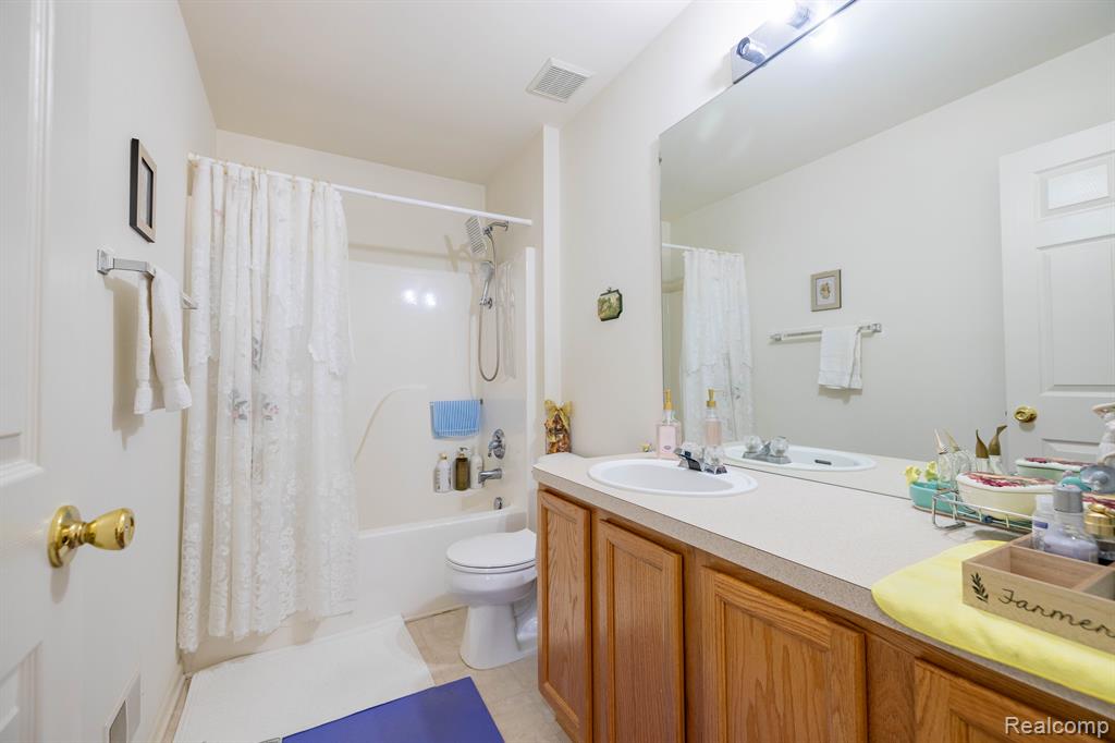 9884 HIGH MEADOW Drive, Ypsilanti, MI 48198 — Photo 30