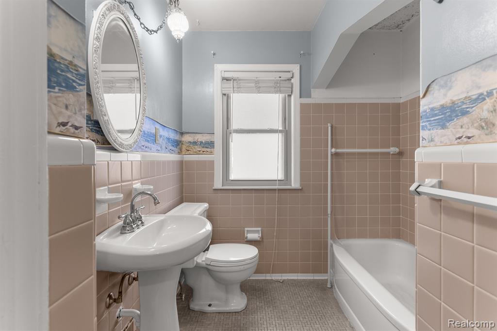 843 MAYBURN Street, Dearborn, MI 48128 — Photo 14