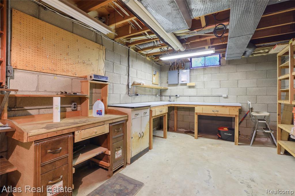 4386 Bennett Drive, Burton, MI 48519 — Photo 64