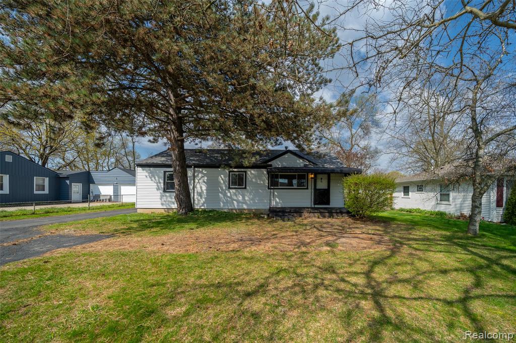 5357 Sashabaw Road, Clarkston, MI — front exterior