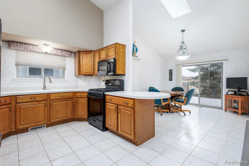 46436 Imperial Lane, Macomb, MI 48044 — Photo 6