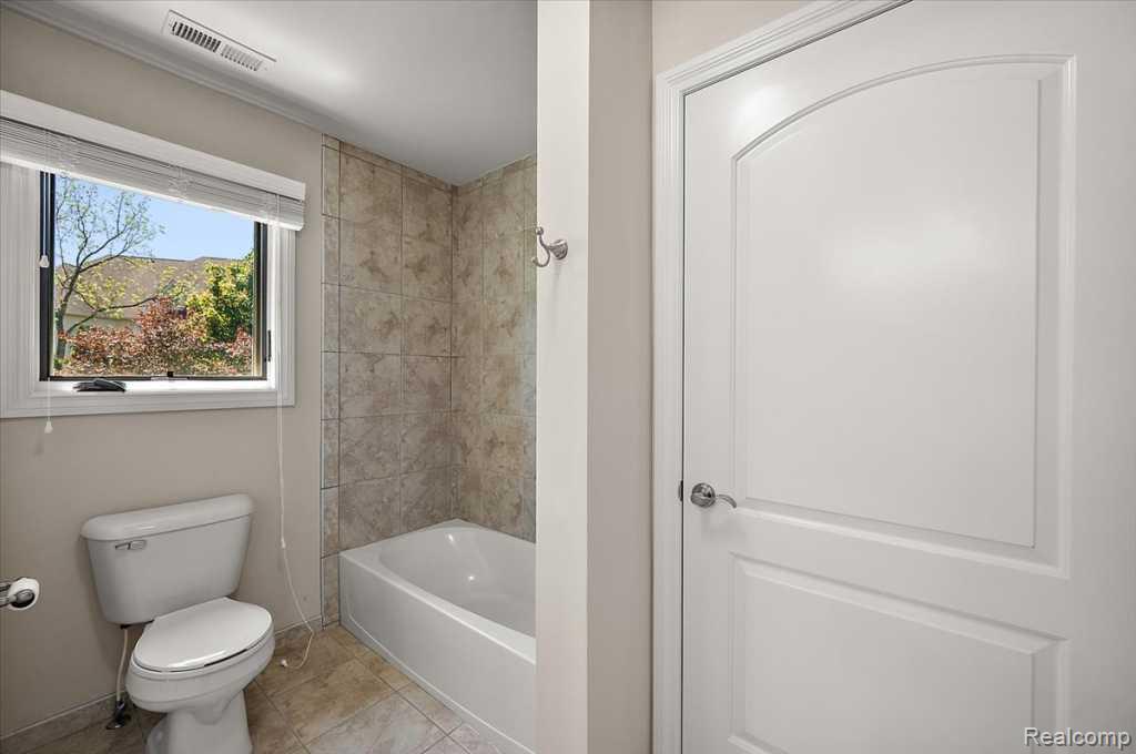 2885 Ambleside Court, Rochester, MI 48306 — Photo 30