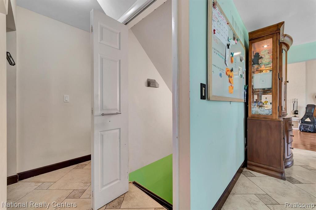5450 Pocono Street, West Bloomfield, MI 48323 — Photo 51