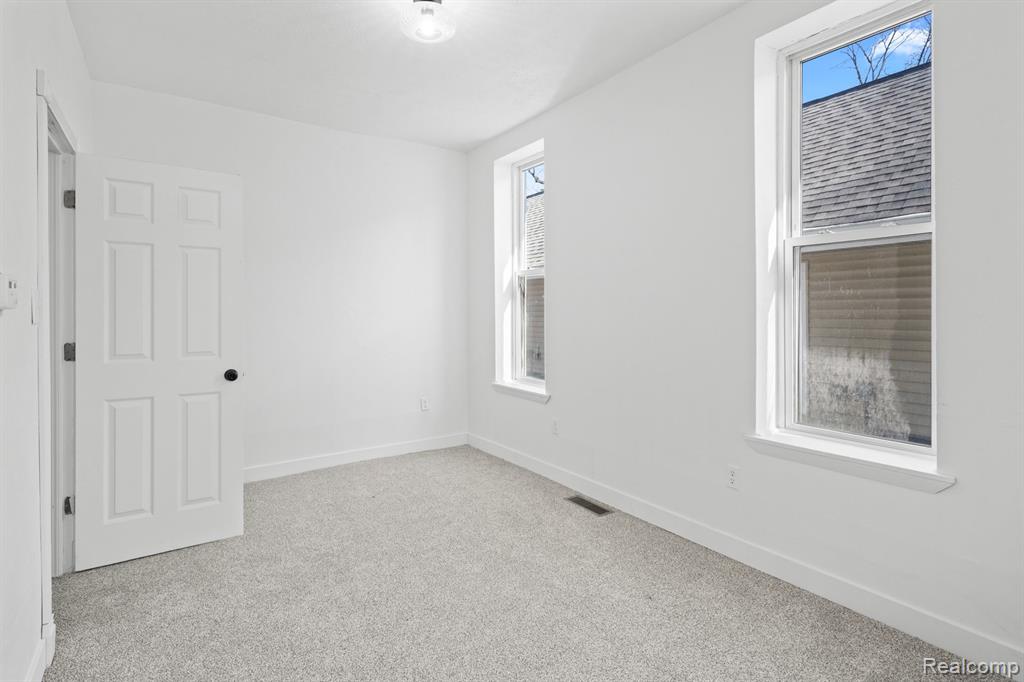 9 S WEST Street, Hillsdale, MI 49242 — Photo 15