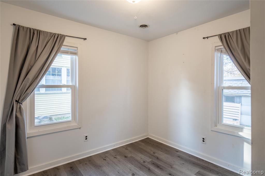 8370 Arlis Street, Commerce Twp, MI 48382 — Photo 19