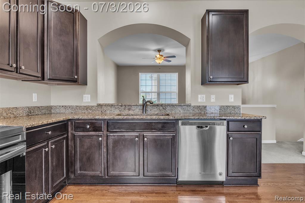 44656 Ellery Lane, Novi, MI 48377 — Photo 17