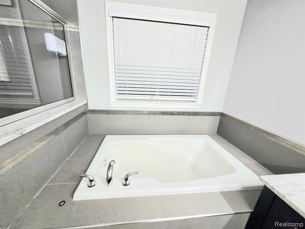 15342 Amberfield Drive, Macomb, MI 48042 — Photo 31