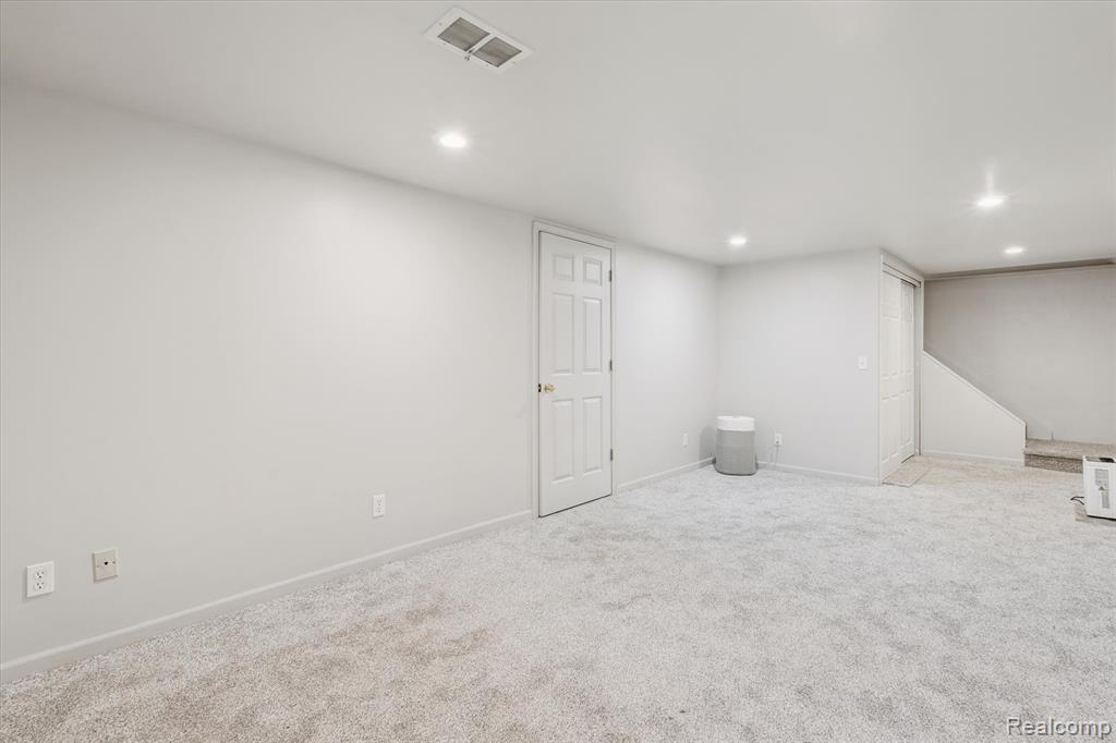 5374 Apple Hill Court, Flushing, MI 48433 — Photo 31