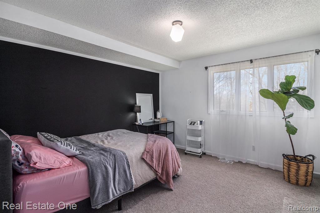 8155 Sheraton Park Drive, Fenton, MI 48430 — Photo 30