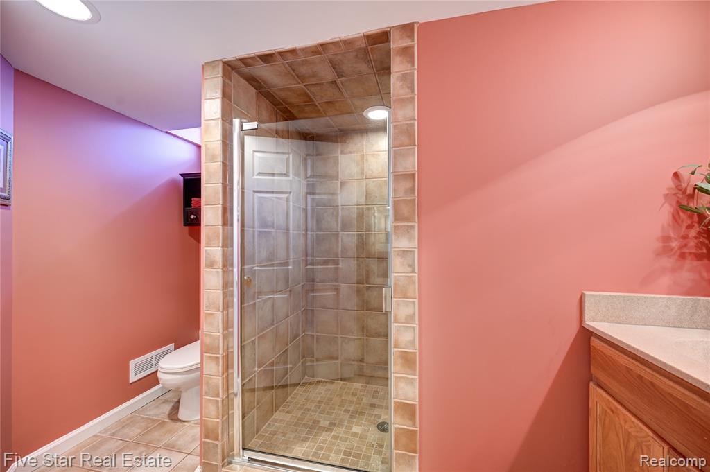 4950 Whitlow Court, Commerce Twp, MI 48382 — Photo 47