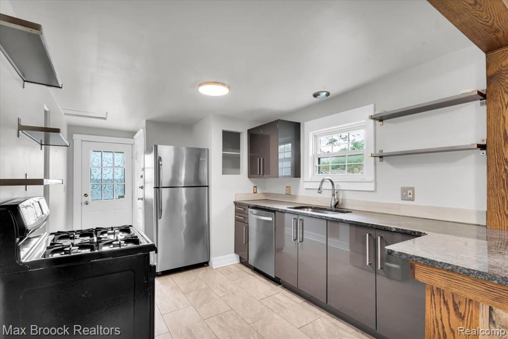 417 W Lincoln Avenue, Royal Oak, MI 48067 — Photo 33