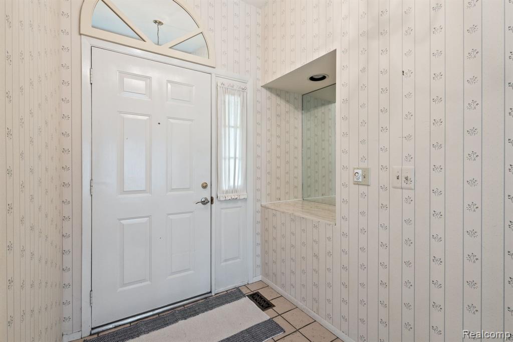 6435 DENTON Drive, Troy, MI 48098 — Photo 3