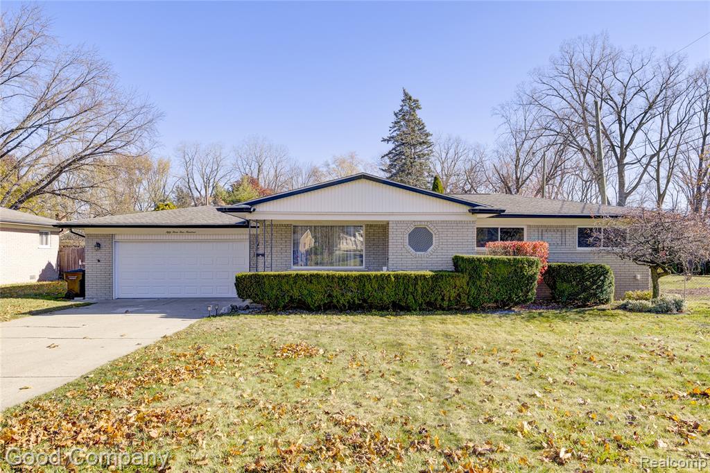 53400 Tundra Drive, Shelby Twp, MI 48316 — front exterior