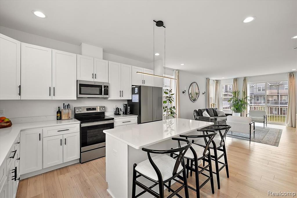 3927 Trailway Commons Circle, Auburn Hills, MI 48326 — Photo 9