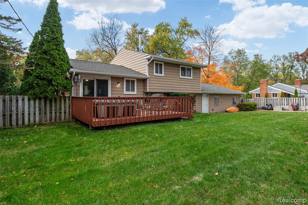 4245 Bunker Avenue, West Bloomfield, MI 48323 — Photo 34