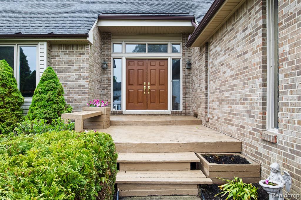 4578 PINE VILLAGE Drive, West Bloomfield, MI 48323 — Photo 5
